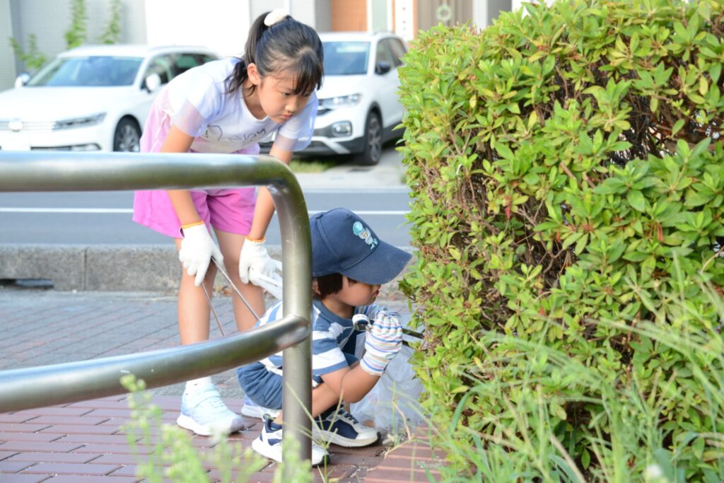 夏休みの自由研究に！分別を学びながら地域の人とゴミ拾い