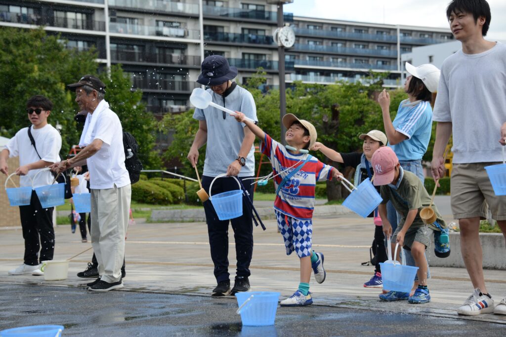 獨協大学前 ゴミ拾い+打ち水で暑さを吹き飛ばそう!
